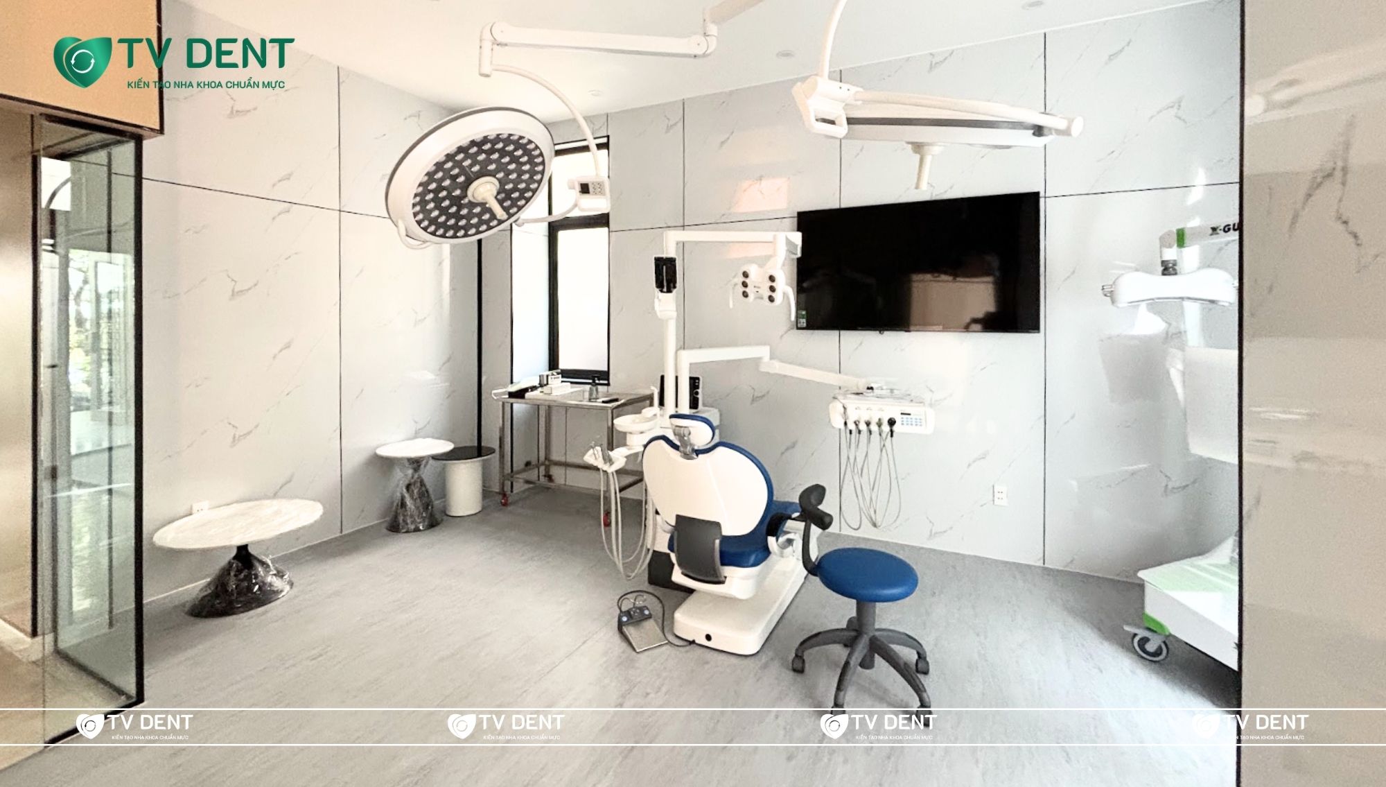 Phòng điều trị nha khoa TVDENT đã bàn giao với hệ thống đèn âm trần được thiết kế đúng chuẩn, ánh sáng đồng đều